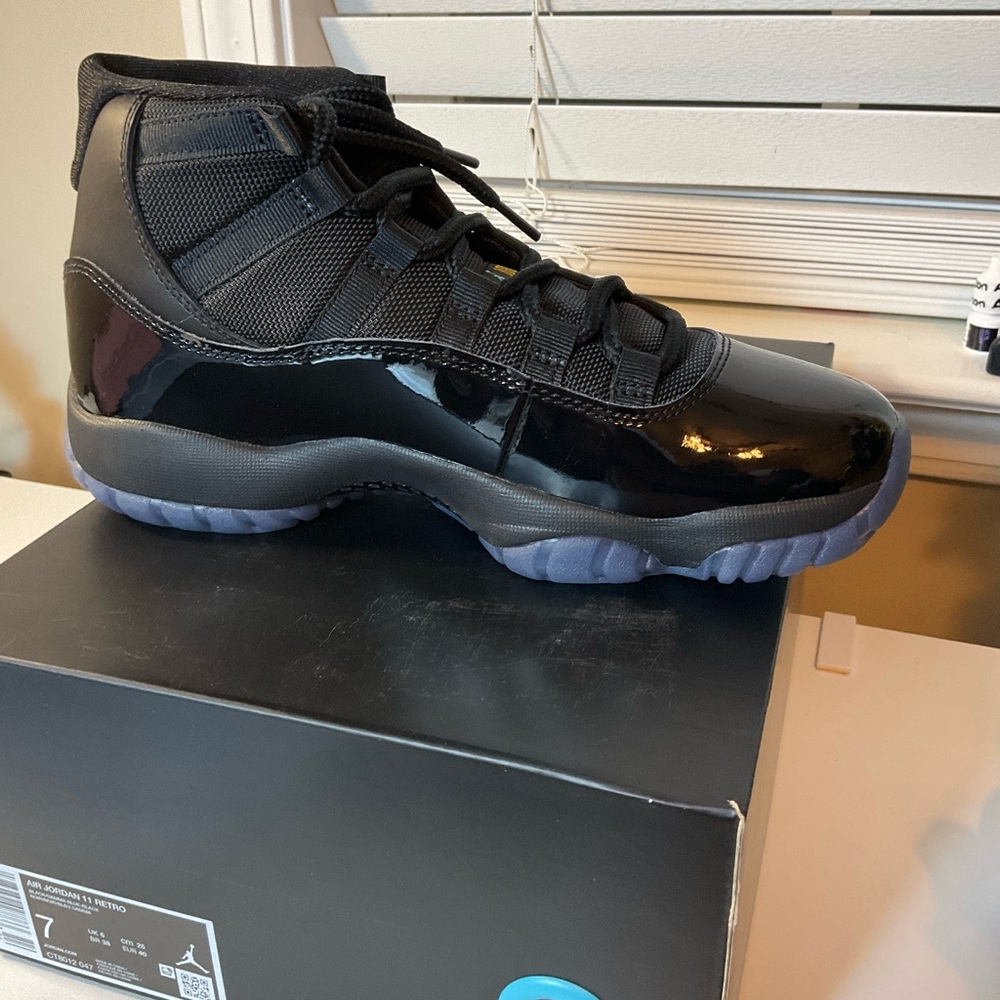 Authentic Jordan Retro 11 in Black and Gamma Blue size 7 Men - Picture 8 of 11